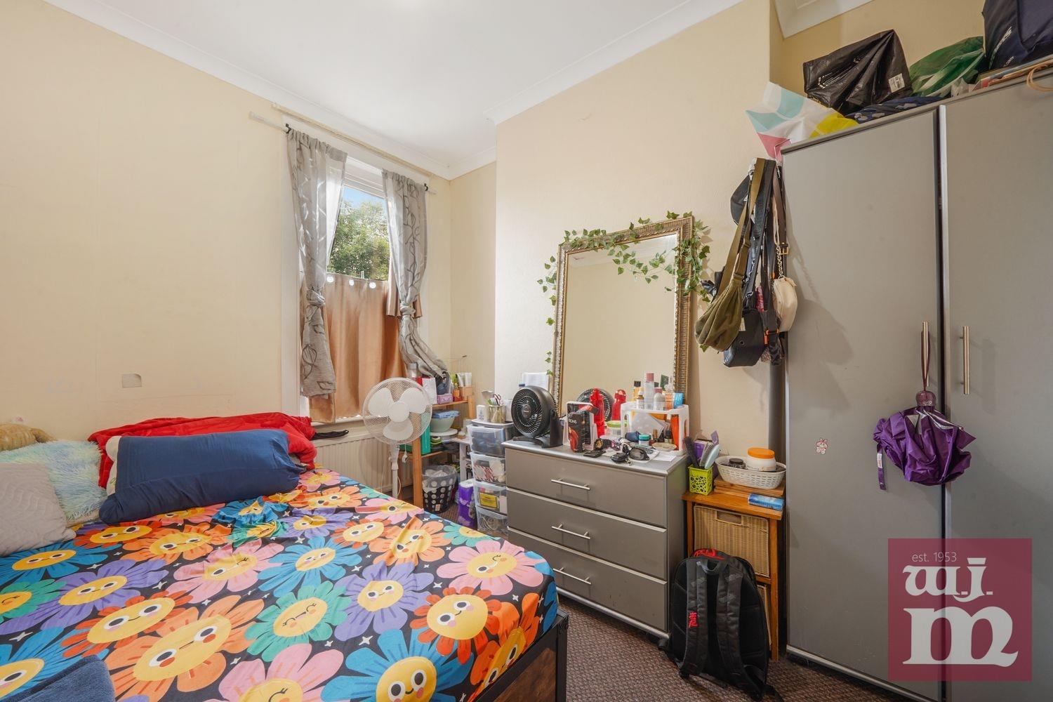 Caistor Park Road, Stratford